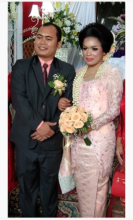 Pemberkatan dan Adat Pernikahan John Hard F. Sitindaon, SE dengan Maria Oktaviantina Br. Manurung, SPd, Berlangsung Meriah.